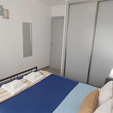 Acolhedor Com Ac No Centro De Angra *