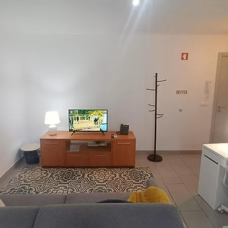 Acolhedor Com Ac No Centro De Angra * Angra do Heroismo